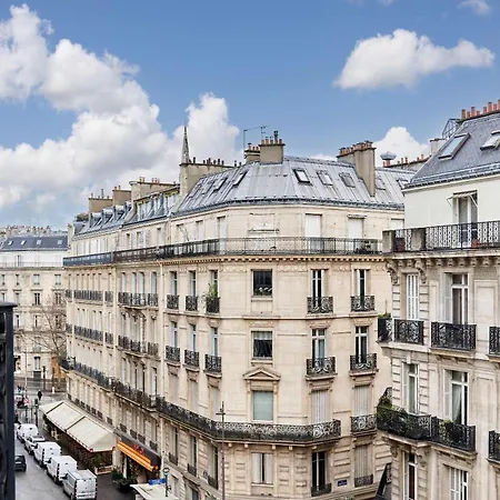 Modern Champs Elysees Trocadero باريس