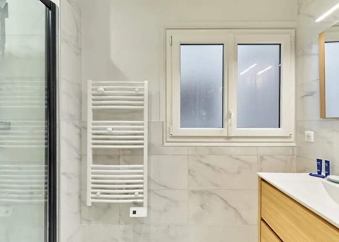 Modern Champs Elysees Trocadero Apartment *