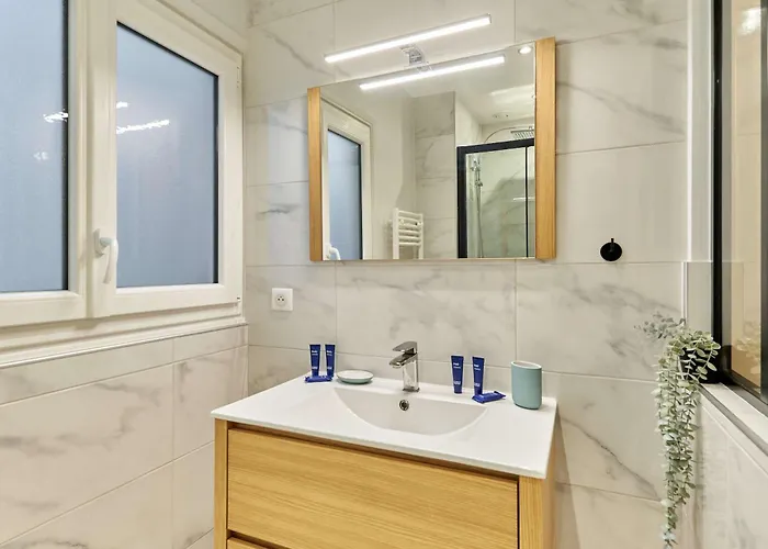 Modern Champs Elysees Trocadero Apartment Paris